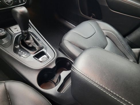 Used 2019 Jeep Cherokee Limited image 26