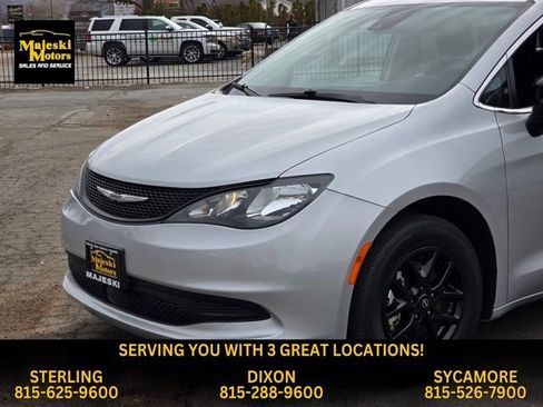 Used 2024 Chrysler Voyager LX image 17