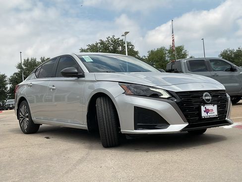 New 2026 Nissan Altima 2.5 SV FWD image 3