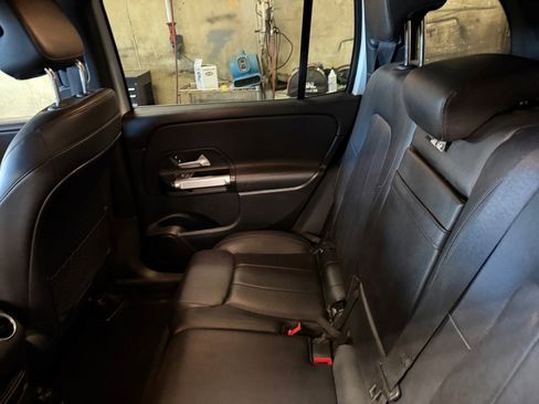 Used 2020 Mercedes-Benz GLB 250 4MATIC image 29