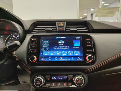 New 2025 Nissan Versa SR w/ Trunk Package image 19