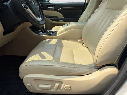 Used 2014 Toyota Highlander Limited Platinum AWD/4WD image 13