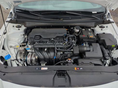 Certified 2025 Hyundai Elantra SEL image 30