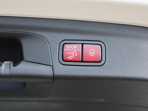 Used 2022 Mercedes-Benz GLE 350 4MATIC image 17