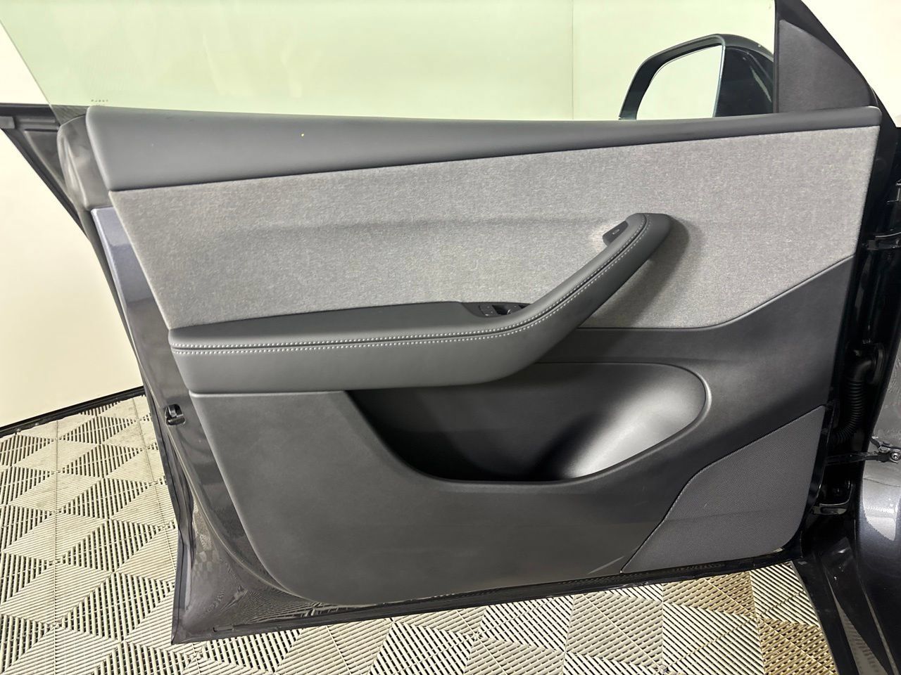 Used 2026 Tesla Model Y 2WD image 7