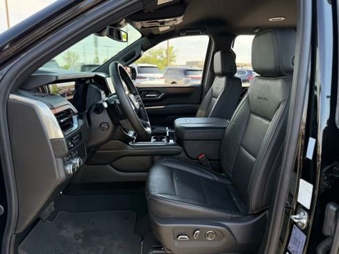 Used 2025 GMC Yukon XL Denali AWD/4WD image 13