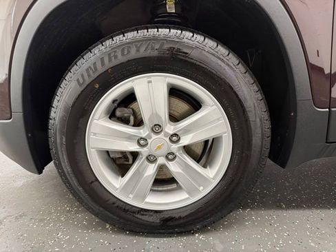 Used 2020 Chevrolet Trax LT w/ LT Convenience Package image 19