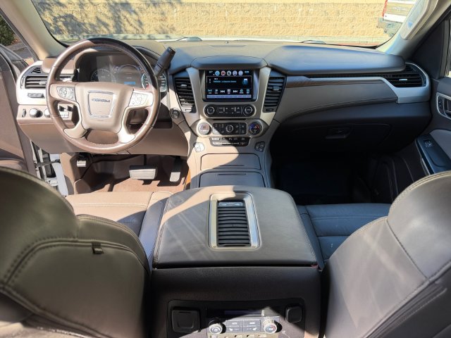 Used 2020 GMC Yukon XL Denali w/ Denali Premium Package AWD/4WD image 21