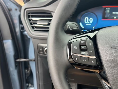 Used 2025 Ford Escape Platinum image 31