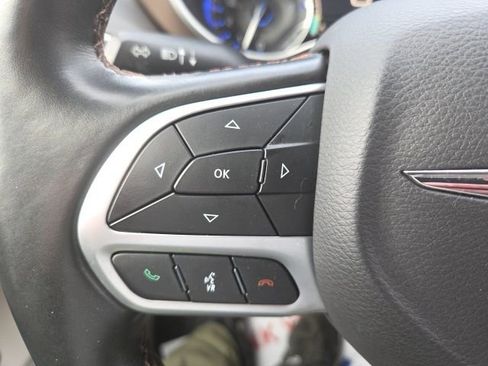 Used 2018 Chrysler Pacifica Touring-L Plus w/ Tire & Wheel Group FWD image 16
