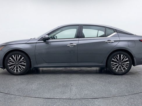 Used 2025 Nissan Altima 2.5 SV FWD image 5