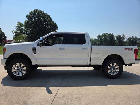 Used 2019 Ford F250 Platinum w/ Platinum Ultimate Package AWD/4WD image 3