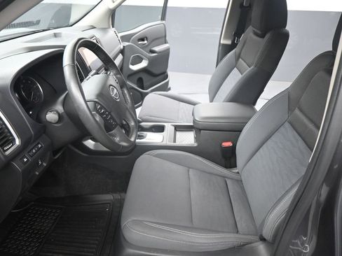 Used 2024 Nissan Frontier SV w/ SV Convenience Package image 9