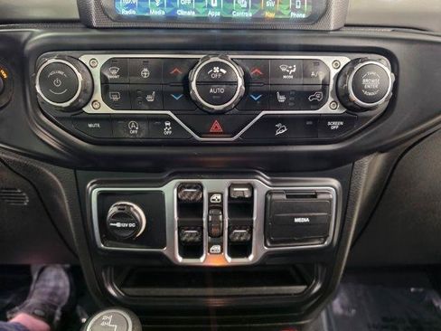 Used 2019 Jeep Wrangler Unlimited Sahara AWD/4WD image 23