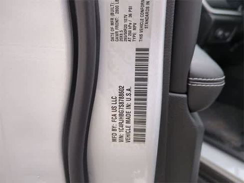 New 2025 Jeep Grand Cherokee Limited image 37