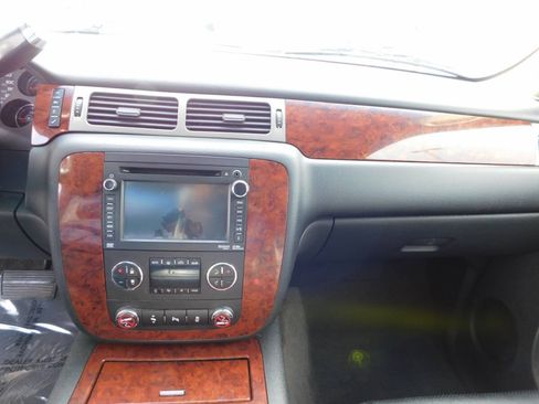 Used 2014 Chevrolet Suburban LTZ AWD/4WD image 10