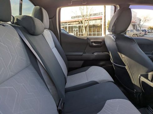 Used 2022 Toyota Tacoma TRD Sport w/ Technology Package image 18