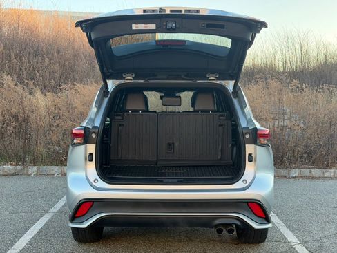 Used 2021 Toyota Highlander XSE image 36