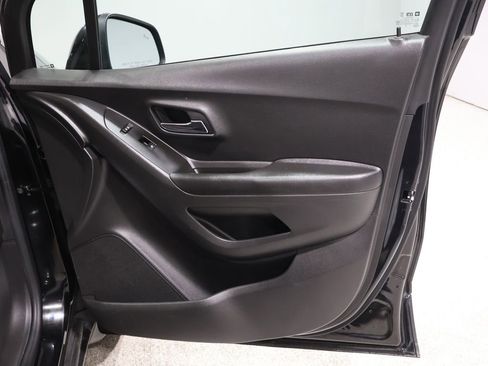 Used 2022 Chevrolet Trax LT w/ Premium Seat Package image 24