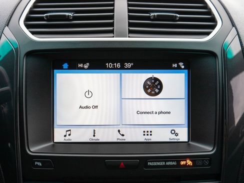 Used 2017 Ford Explorer XLT w/ Equipment Group 202A image 22