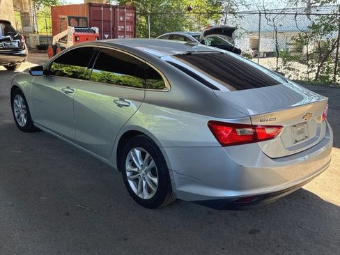 Used 2017 Chevrolet Malibu LT FWD image 2