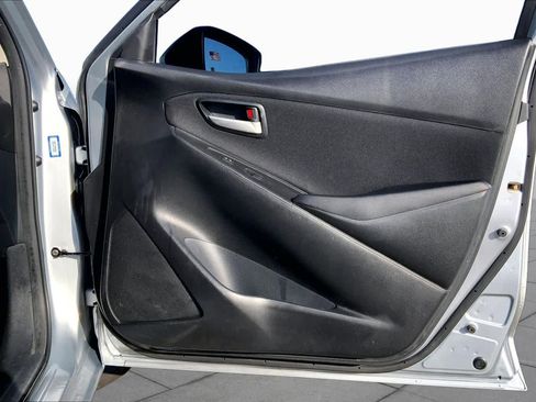 Used 2019 Toyota Yaris LE FWD image 22