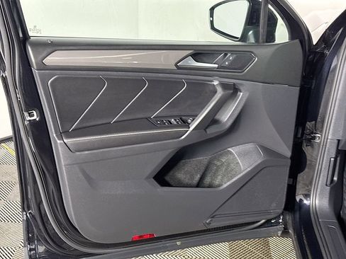 Certified 2023 Volkswagen Tiguan SE w/ Panoramic Sunroof Package image 10
