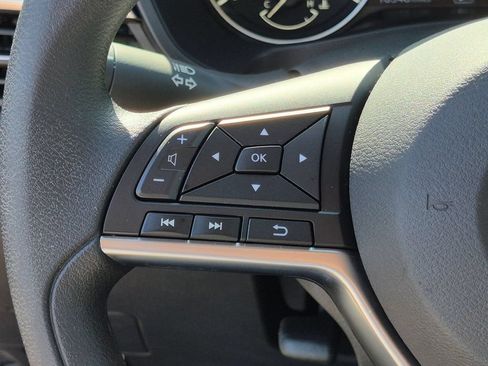 Used 2025 Nissan Altima 2.5 SV FWD image 17