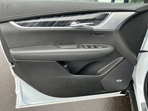 Used 2024 Cadillac XT6 Premium Luxury image 21