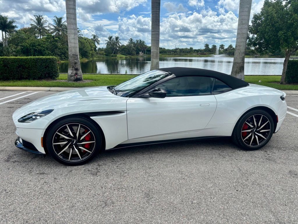 Used 2023 Aston Martin DB11 Volante RWD image 2