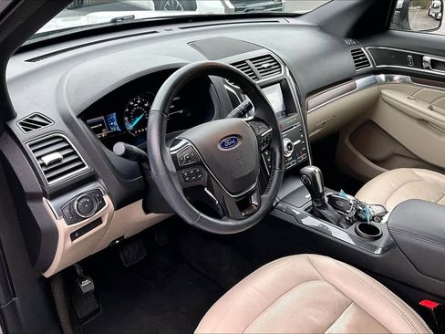 Used 2018 Ford Explorer Limited image 17