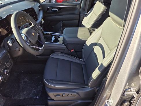 New 2026 Chevrolet Suburban Premier image 6