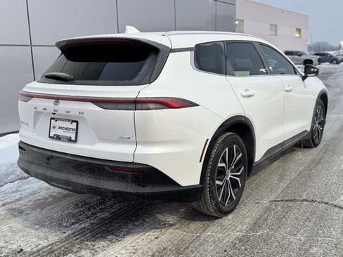 Used 2025 Toyota Crown Signia image 39