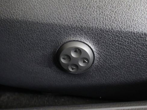 Used 2023 Mercedes-Benz C 300 4MATIC Sedan w/ Exclusive Trim Package image 36