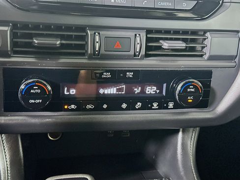 Used 2023 Nissan Pathfinder S image 23