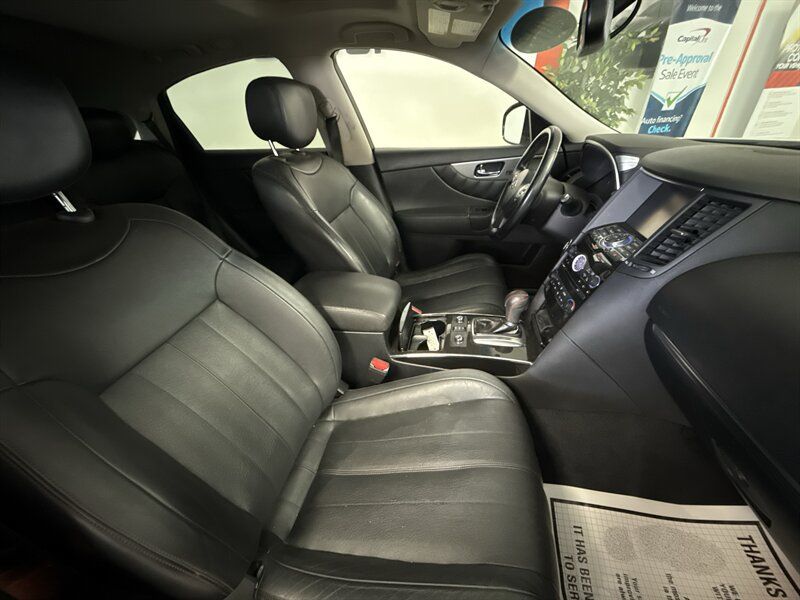 Used 2017 INFINITI QX70 AWD w/ Premium Package image 21