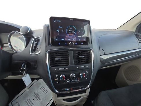 Used 2016 Dodge Grand Caravan SE w/ Quick Order Package 29E SE image 11