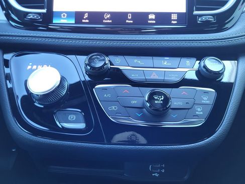 New 2026 Chrysler Pacifica Select image 19