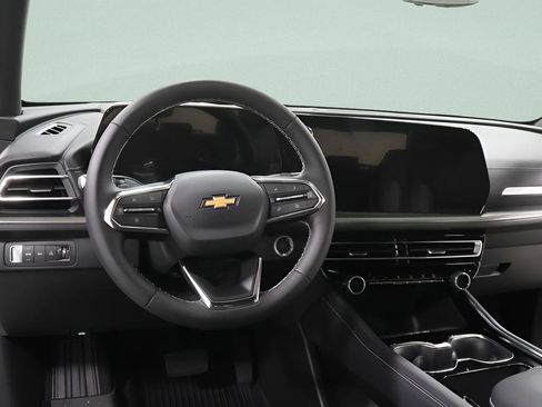 New 2026 Chevrolet Traverse LT w/ Sun and Wheel Package AWD/4WD image 9