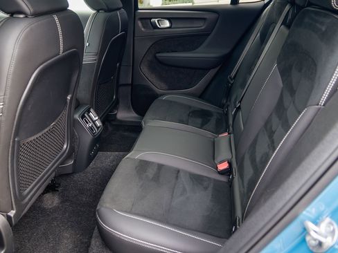 Used 2023 Volvo C40 P8 Recharge Ultimate image 20