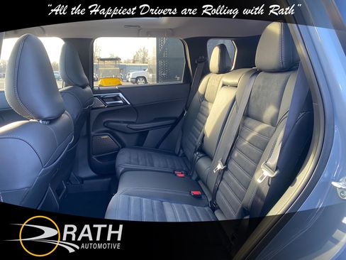 New 2025 Mitsubishi Outlander SE image 20