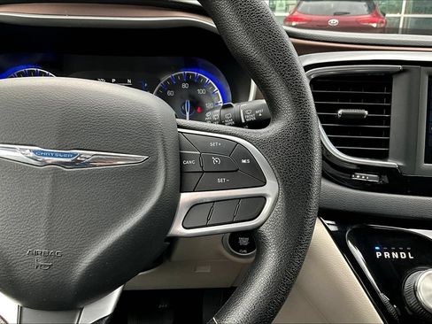 Used 2020 Chrysler Voyager LX FWD image 13