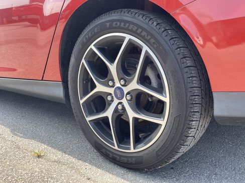 Used 2018 Ford Focus SEL FWD image 7