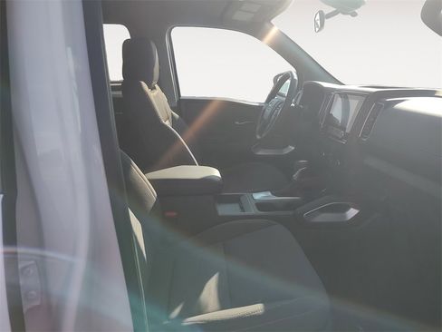 Used 2024 Nissan Frontier SV w/ SV Convenience Package image 15