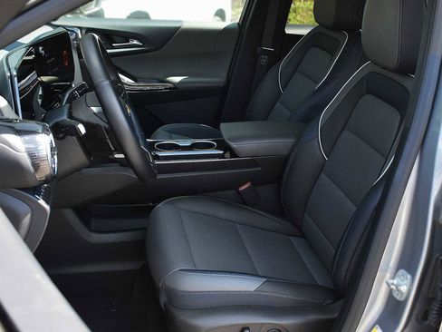 Used 2025 Chevrolet Equinox LT w/ Convenience Package II AWD/4WD image 9