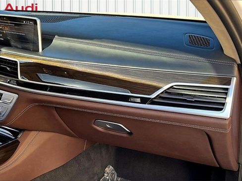 Used 2022 BMW 750i xDrive 750i xDrive w/ Executive Package image 26