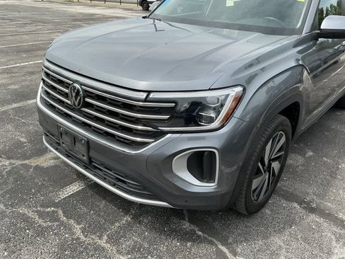 Used 2025 Volkswagen Atlas SE AWD/4WD image 16