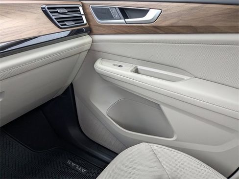 New 2026 Volkswagen Atlas SE image 18