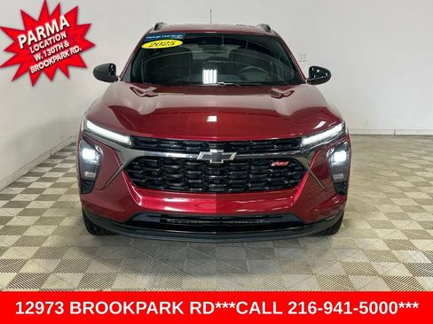 Certified 2025 Chevrolet Trax RS w/ Driver Confidence Package FWD image 2
