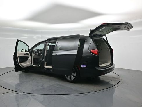 Used 2018 Chrysler Pacifica Limited w/ Advanced Safetytec Group image 34